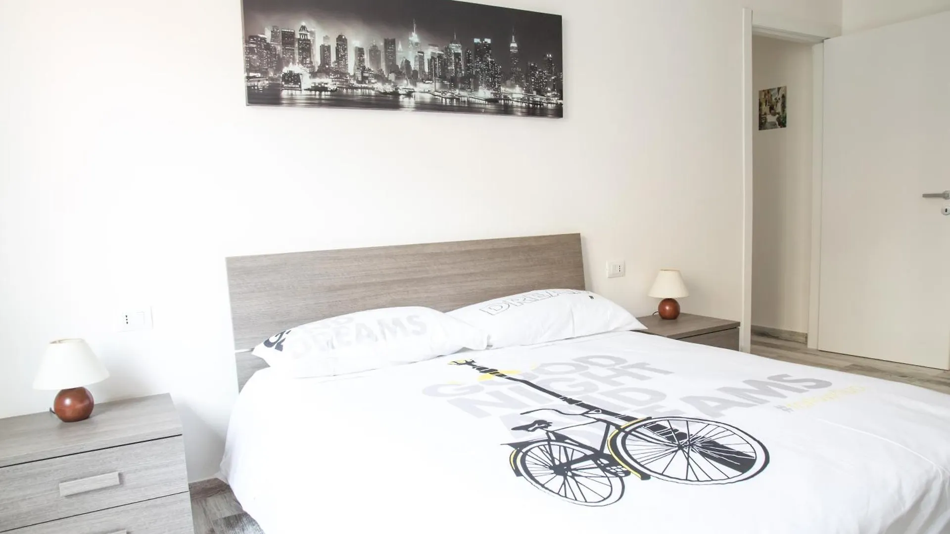 Mi Suzzani Apartment Milan